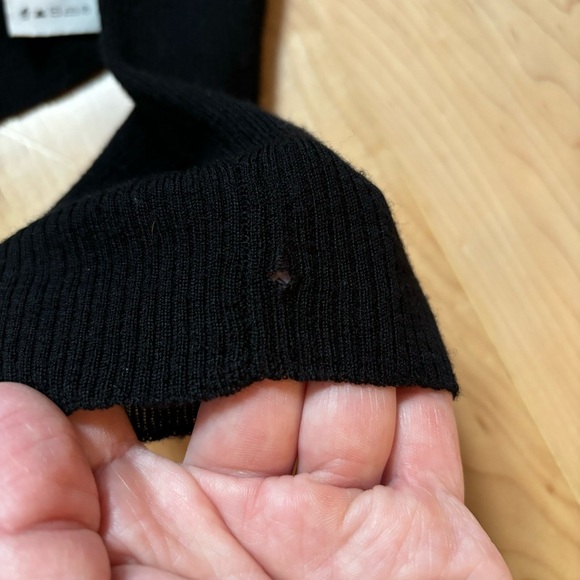 Community Aritzia 100% Extra Fine Merino Wool Solid Black Sweater - Picture 7 of 10